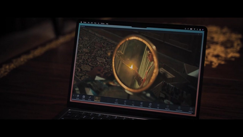 Apple MacBook Laptop in The Spiderwick Chronicles S01E02 "The Field Guide to the Fantastical World Around You" (2024) - 502427