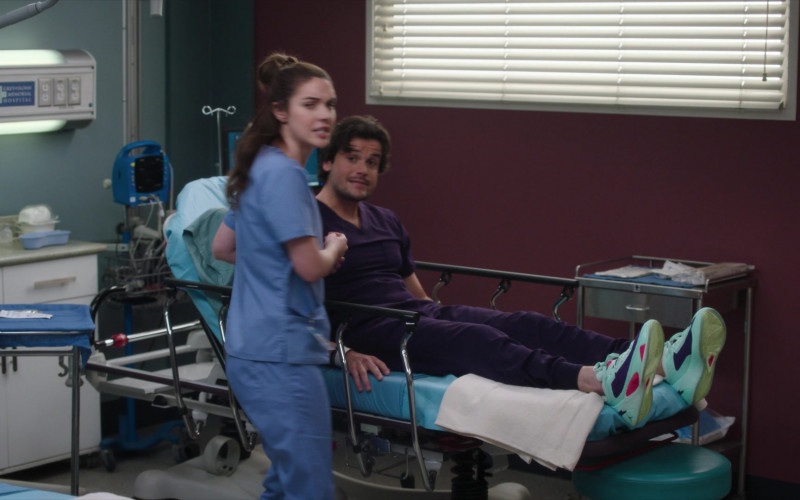 #1815 – ProductPlacementBlog.com – Grey's Anatomy Season 20, Episode 4 – Brand Tracking (Timecode – H00M30S14)