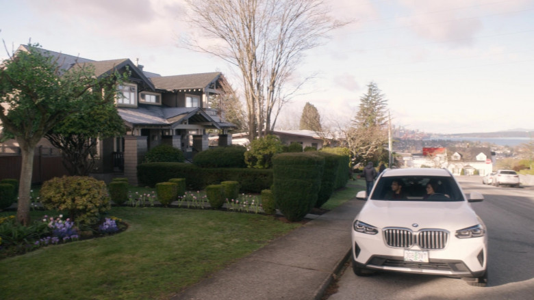 BMW White SUV in So Help Me Todd S02E07 "Faux-Bituary" (2024) - 505280