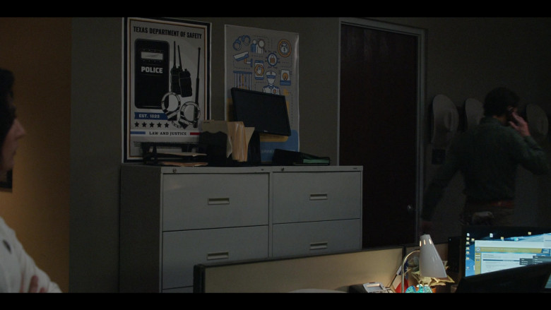 Dell Monitors in Walker S04E04 "Insane B.S. and Bloodshed" (2024) - 505623