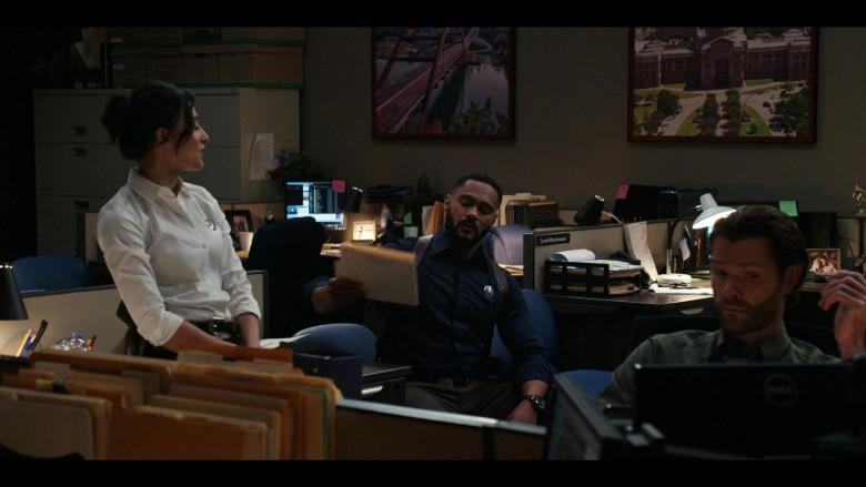Dell Monitor in Walker S04E03 "Lessons From the Gift Shop" (2024) - 501637