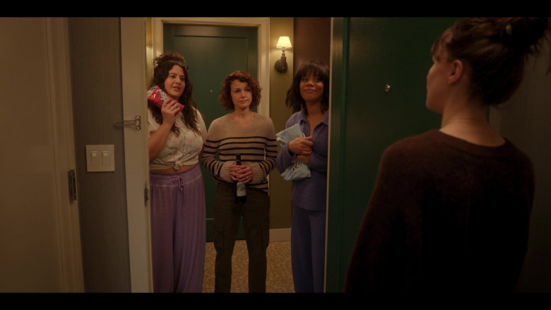 Twizzlers Candies in The Girls on the Bus S01E08 "Life is a Highway" (2024) - 505605