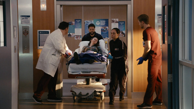 Stryker Hospital Beds in Chicago Med S09E09 "Spin a Yarn, Get Stuck in Your Own String" (2024) - 494992