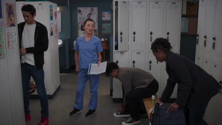 Converse x Comme des Garçons Shoes in Grey's Anatomy S20E04 "Baby Can I Hold You" (2024) - 496420