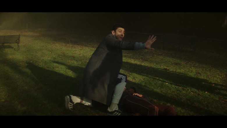 Adidas Sneakers in Dead Boy Detectives S01E04 "The Case of the Lighthouse Leapers" (2024) - 505757
