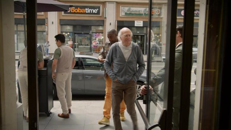 It's Boba Time in Curb Your Enthusiasm S12E10 "No Lessons Learned" (2024) - 497295