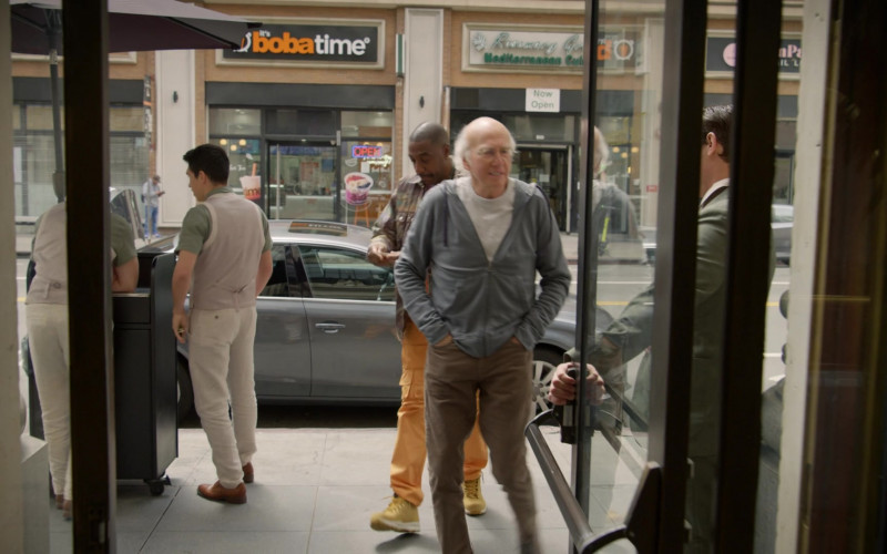#292 – ProductPlacementBlog.com – Curb Your Enthusiasm Season 12 Episode 10 – Brand Tracking (Timecode – H00M04S51)