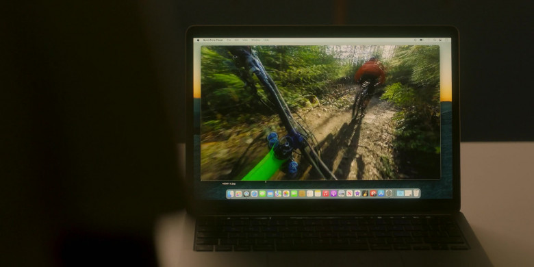 Apple MacBook Laptop in Alex Rider S03E01 "Widow" (2024) - 495814