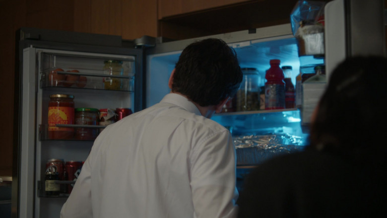Gatorade Bottle in Dinner with the Parents S01E05 "Shiva" (2024) - 505026