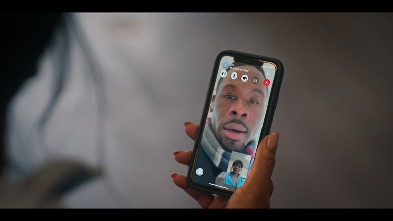 Apple iPhone and FaceTime App in The Girls on the Bus S01E07 "She Was Against It, Before She Was For It" (2024) - 501299