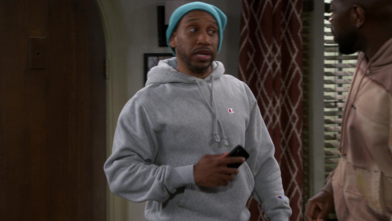 Champion Hoodie in The Neighborhood S06E06 "Welcome to the Walkout" (2024) - 494343