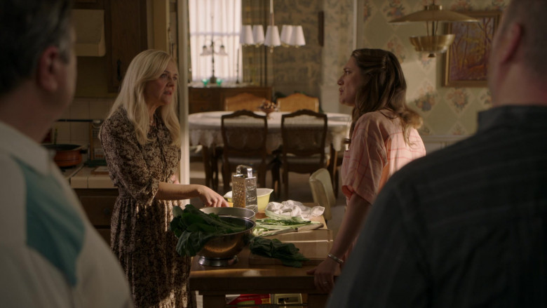 General Mills Cereal in Young Sheldon S07E06 "Baptists, Catholics and an Attempted Drowning" (2024) - 496754