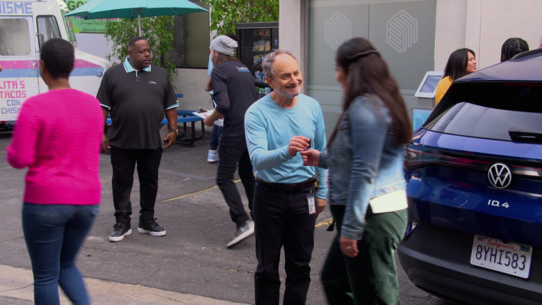Volkswagen ID.4 Car in The Neighborhood S06E08 "Welcome to the Baby Shower" (2024) - 503118