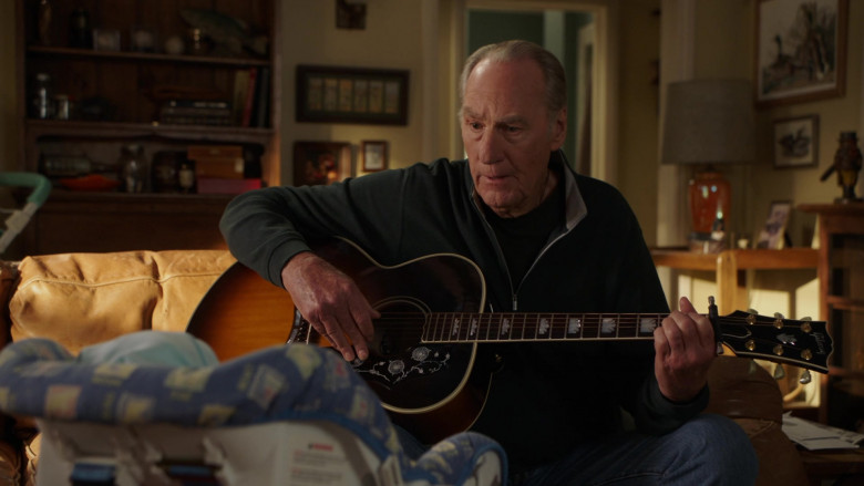 Gibson Guitar in Young Sheldon S07E07 "A Proper Wedding and Skeletons in the Closet" (2024) - 499614