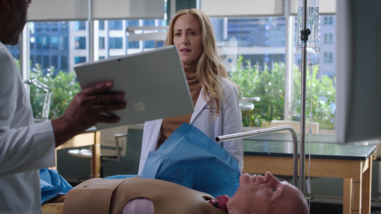 Microsoft Surface Tablets in Grey's Anatomy S20E04 "Baby Can I Hold You" (2024) - 496448