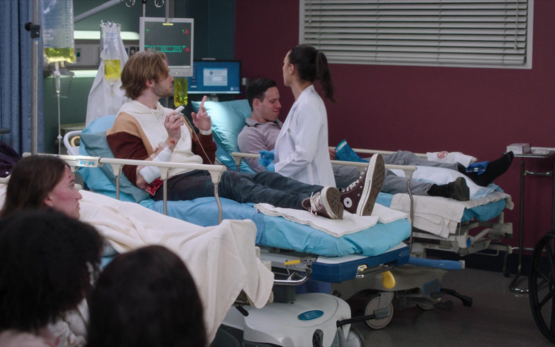 #823 – ProductPlacementBlog.com – Grey's Anatomy Season 20 Episode 5 – Product Placement Tracking (Timecode – 00h 13m 42s)