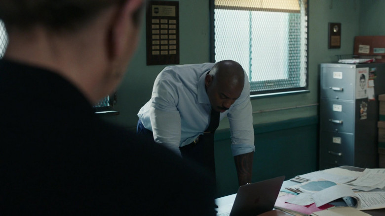 Apple MacBook Laptop in Law & Order S23E10 "Inconvenient Truth" (2024) - 502159