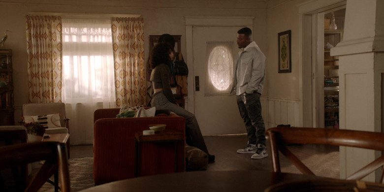 Nike Sneakers in All American S06E08 "Kids See Ghosts" (2024) - 520131