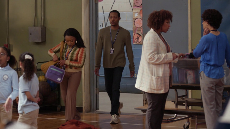 New Balance Sneakers in Abbott Elementary S03E13 "Smith Playground" (2024) - 517205