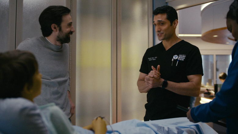 Apple Watches in Chicago Med S09E12 "Get By With a Little Help From My Friends" (2024) - 517375