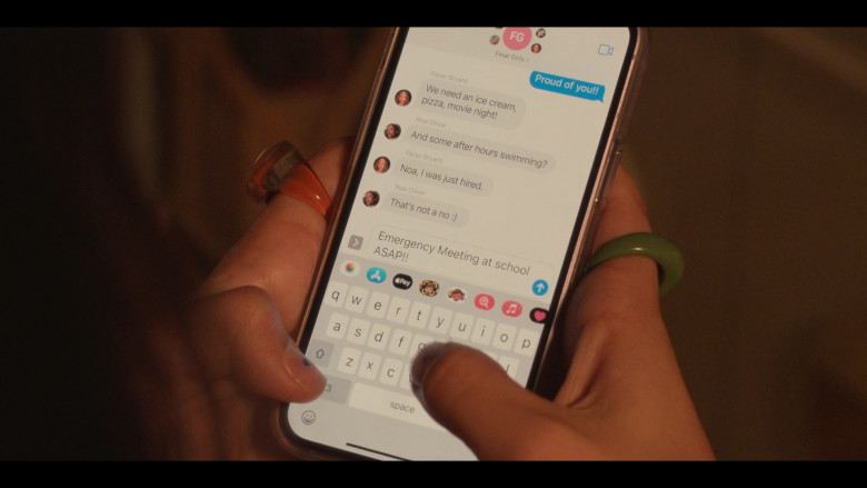 Apple iPhone Smartphone in Pretty Little Liars: Original Sin S02E03 "Sweet Sixteen" (2024) - 518728