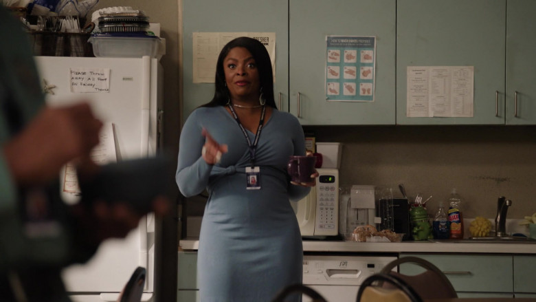 Dawn and Ajax Dishwashing Liquids in Abbott Elementary S03E12 "Mother's Day" (2024) - 512228