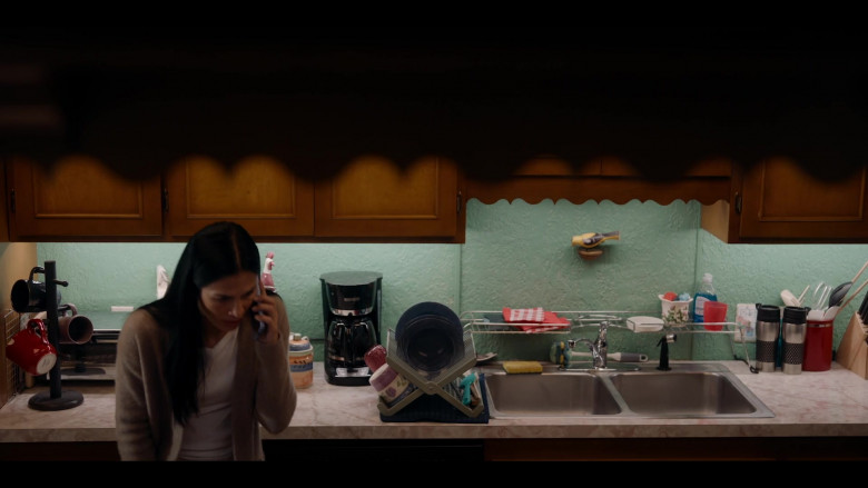 Black + Decker Coffee Maker in The Cleaning Lady S03E09 "From the Ashes" (2024) - 512084