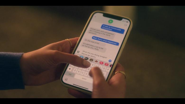 Apple iPhone Smartphone in Pretty Little Liars: Original Sin S02E04 "Chapter Fourteen: When a Stranger Calls Back" (2024) - 522123