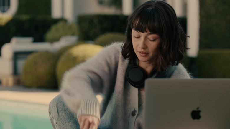 Apple MacBook Laptop in Sugar S01E08 "Farewell" (2024) - 518960