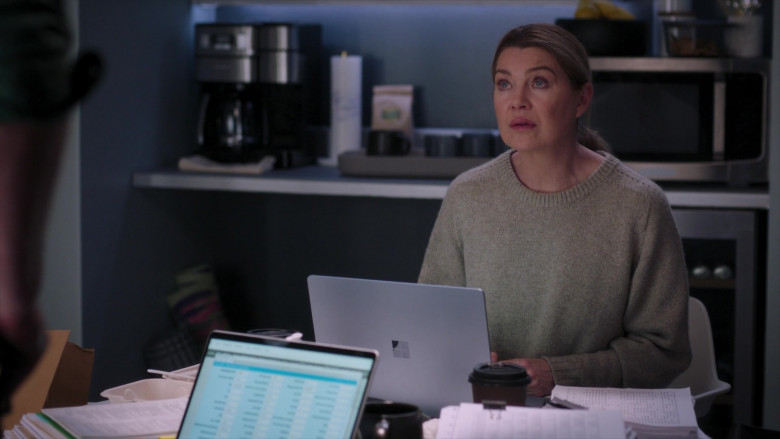 Microsoft Surface Laptops in Grey's Anatomy S20E09 "I Carry Your Heart" (2024) - 523002