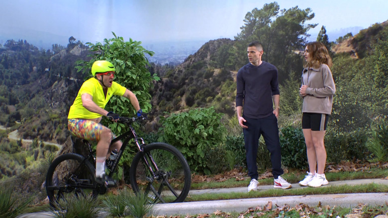 Cannondale Bike in Saturday Night Live S49E20 "Jake Gyllenhaal; Sabrina Carpenter" (2024) - 519408