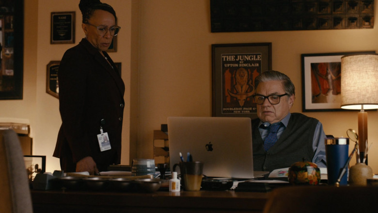 Apple MacBook Laptop in Chicago Med S09E10 "You Just Might Find You Get What You Need" (2024) - 509376