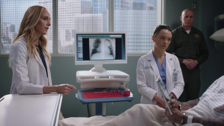Microsoft Windows 11 OS and MAN & MACHINE Downtime Workstation Keyboards & Mice in Grey's Anatomy S20E06 "The Marathon Continues" (2024) - 509545
