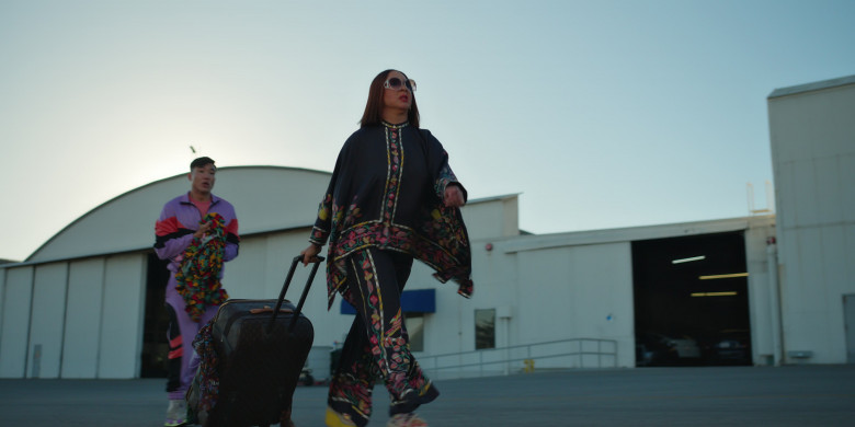 Louis Vuitton Luggage in Loot S02E10 "We Shouldn't Exist" (2024) - 524698