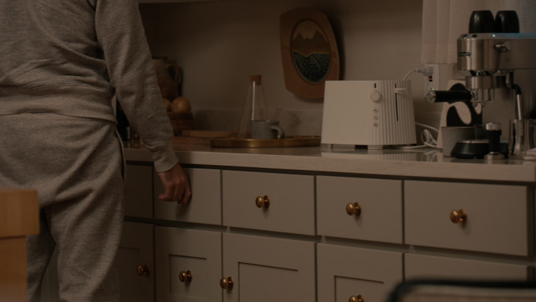 De'Longhi Coffee Machine in Sugar S01E06 "Go Home" (2024) - 510353