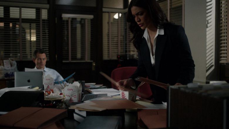 Apple MacBook Laptops in Law & Order S23E12 "No Good Deed" (2024) - 513380