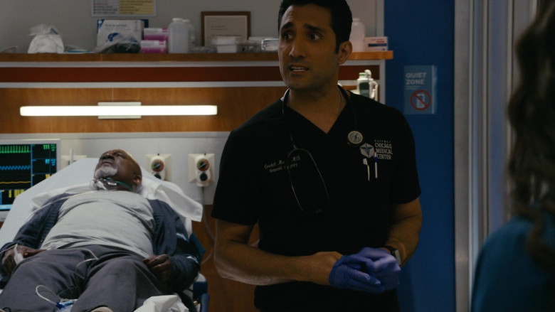 3M Littmann Stethoscopes in Chicago Med S09E12 "Get By With a Little Help From My Friends" (2024) - 517303