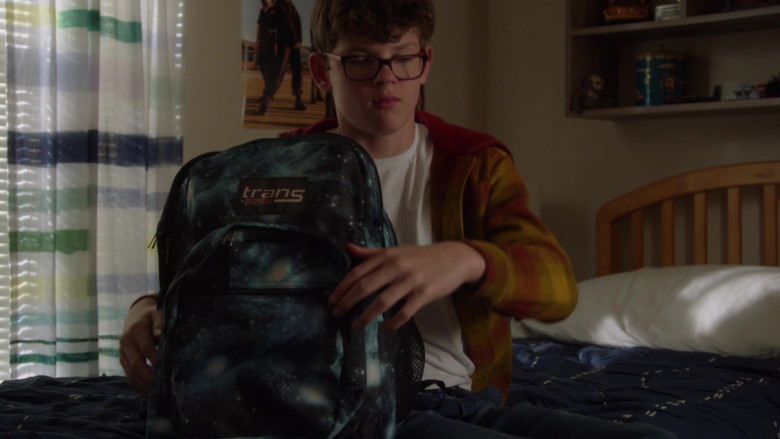 Jansport Trans Backpack in 9-1-1 S07E10 "All Fall Down" (2024) - 525611