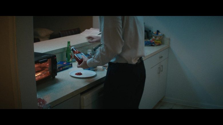 Hungry-Man and Dos Equis XX Beer in A Man in Full S01E01 "Saddlebags" (2024) - 508375