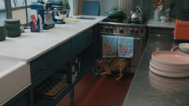 Gevi Coffee Machine and KitchenAid Stand Mixer in Elsbeth S01E08 "Artificial Genius" (2024) - 512518