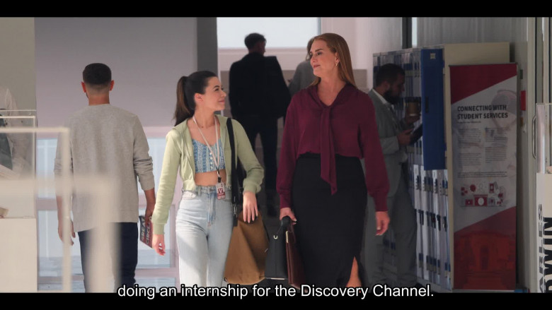 Discovery Channel in Mother of the Bride (2024) - 514705