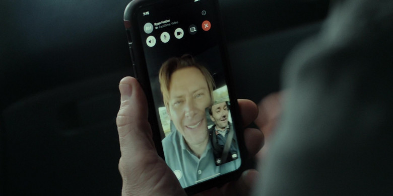 Apple iPhone and FaceTime App in Dark Matter S01E01 "Are You Happy in Your Life?" (2024) - 511570