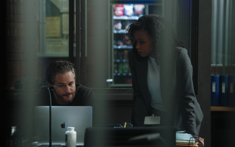 #273 – ProductPlacementBlog.com – Law & Order Special Victims Unit Season 25, Episode 11 – Product Placement Tracking (Timecode – 00h 04m 32s)