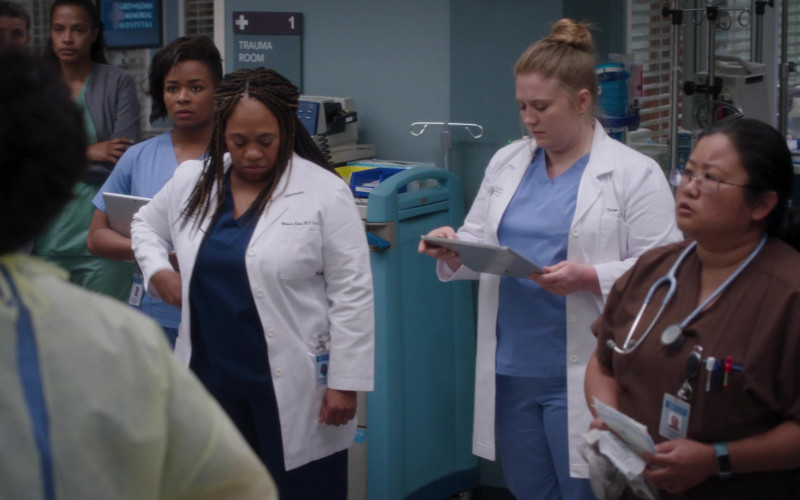 #299 – ProductPlacementBlog.com – Grey's Anatomy Season 20 Episode 10 – Product Placement Tracking (Timecode – 00h 04m 58s)