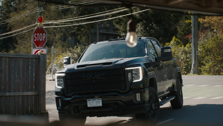 GMC Sierra Black Truck in Tracker S01E13 "The Storm" (2024) - 520013