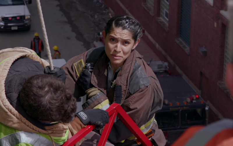 #403 – ProductPlacementBlog.com – Chicago Fire Season 12, Episode 13 – Product Placement Tracking (Timecode – 00h 06m 42s)
