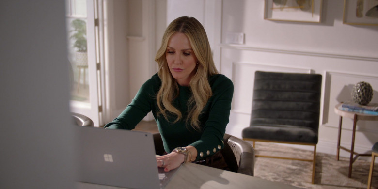 Microsoft Surface Laptops in All American S06E08 "Kids See Ghosts" (2024) - 520070