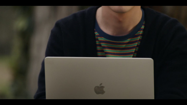 Apple MacBook Laptop in Walker S04E06 "We All Fall Down" (2024) - 514106