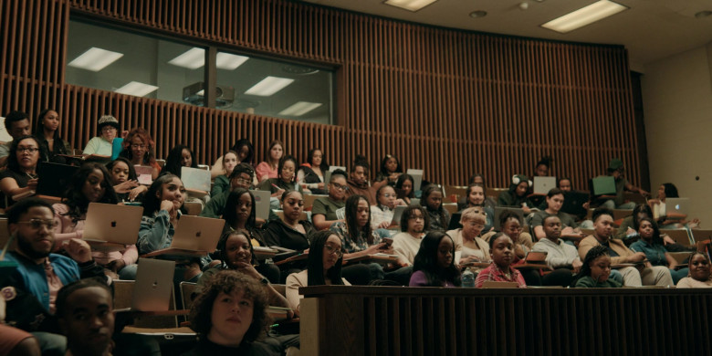 Apple MacBook Laptops in The Chi S06E10 "Want This Smoke" (2024) - 519091