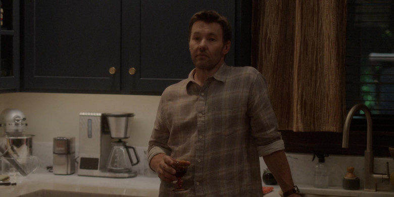 KitchenAid Stand Mixer and Cuisinart Coffee Brewer in Dark Matter S01E01 "Are You Happy in Your Life?" (2024) - 511662